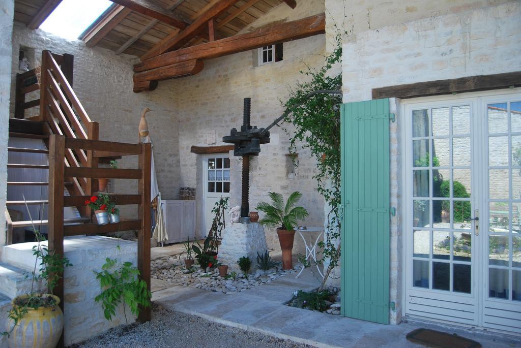 Les Jardins Saint Leonard Thairé Exterior photo