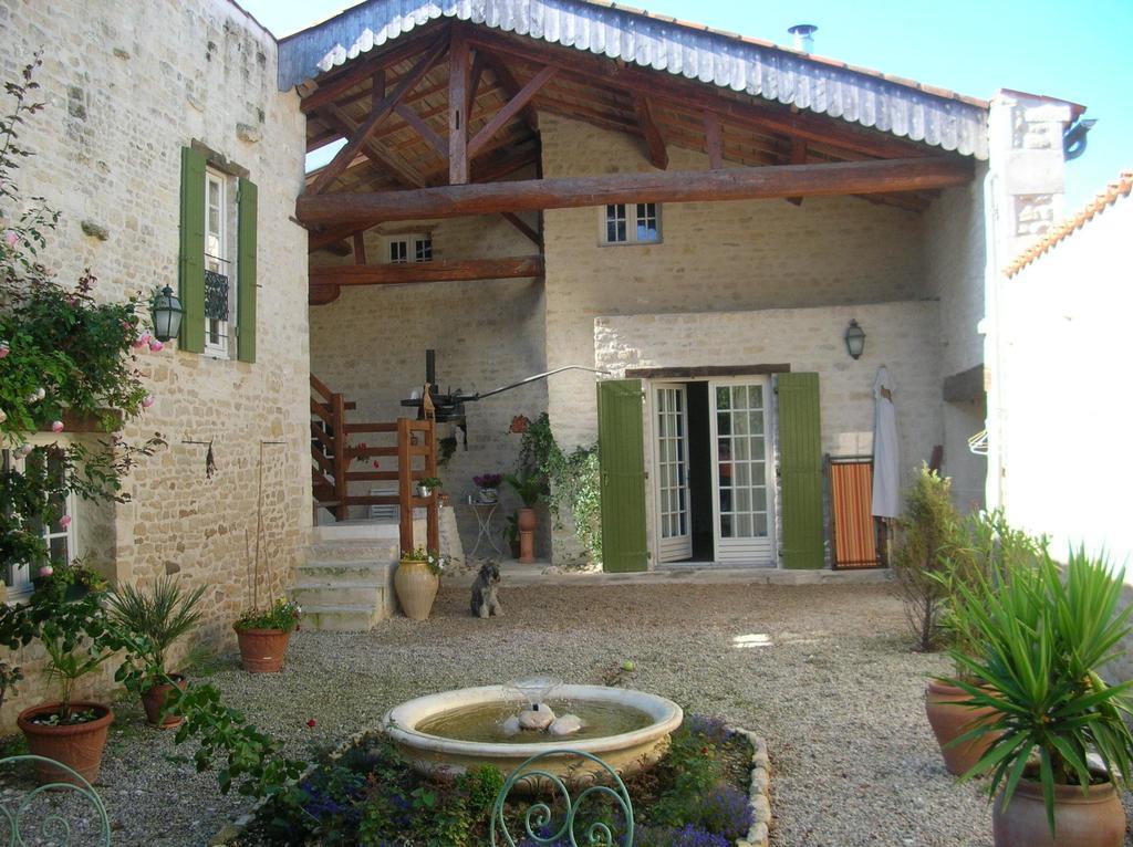 Les Jardins Saint Leonard Thairé Exterior photo