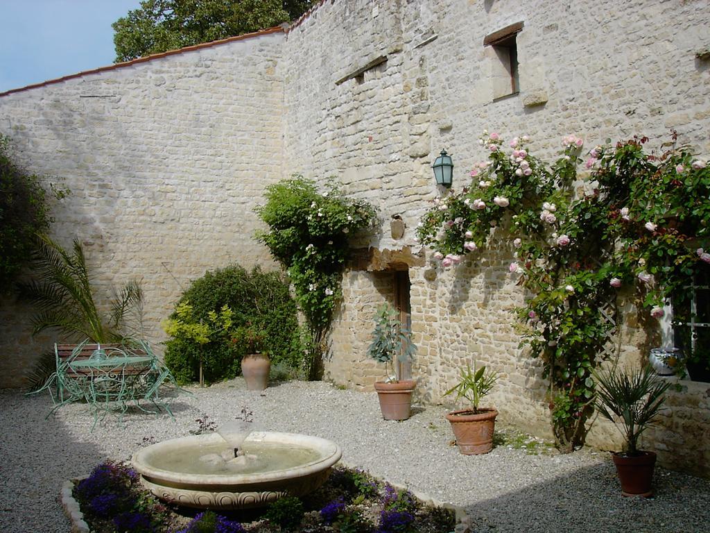 Les Jardins Saint Leonard Thairé Exterior photo